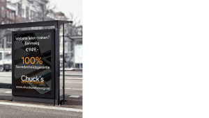 Bushokje met reclame over het laten maken van een website